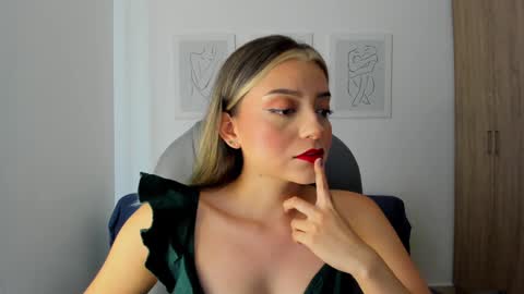 Snapshot of ary_cam230 chatting on January 2025 08:09:01 PM Zahaara online show from January 2025 08:09:01 PM