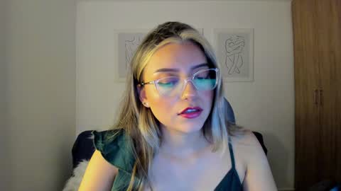 Snapshot of ary_cam230 chatting on January 2025 11:10:02 PM Zahaara online show from January 2025 11:10:02 PM