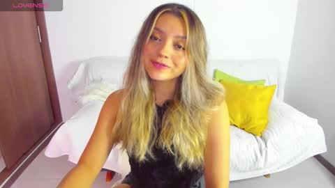 Snapshot of ary_cam230 chatting on October 2025 09:26:02 PM Zahaara online show from October 2025 09:26:02 PM