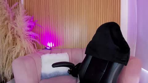 Ary Cooper online show from January 2025 01:09:01 PM