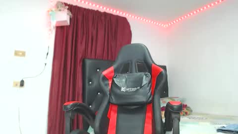 Snapshot of ashelyhots9inches chatting on February 2026 09:18:02 PM ashelyhots9inches online show from February 2026 09:18:02 PM