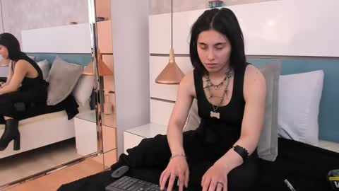 Ashkoreh online show from November 2025 08:00:01 PM