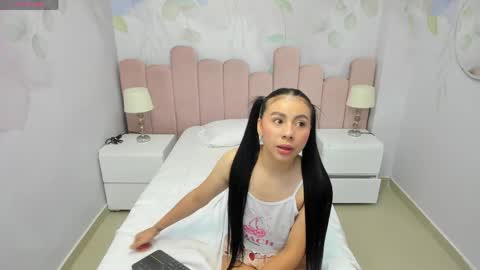 Snapshot of ashley_lee4u chatting on April 2026 11:48:01 AM ASHLEY online show from April 2026 11:48:01 AM