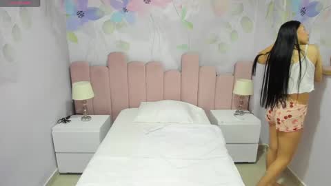 Snapshot of ashley_lee4u chatting on April 2026 01:44:01 AM ASHLEY online show from April 2026 01:44:01 AM