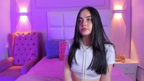 Snapshot of ashley_petit chatting on May 2026 01:29:01 PM ashley_petit online show from May 2026 01:29:01 PM