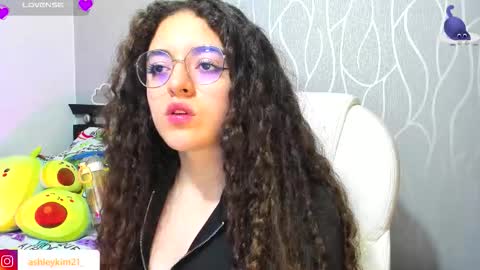 .. Ashley .. online show from November 2025 01:03:02 AM