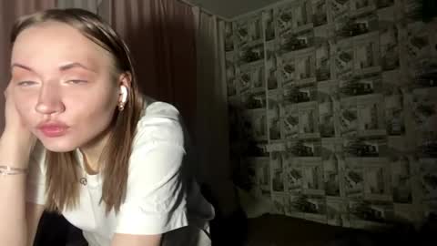 Snapshot of ashliitaliano chatting on April 2026 05:21:02 PM Lily online show from April 2026 05:21:02 PM