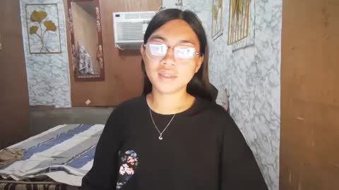 Rhean online show from November 2025 10:23:01 PM