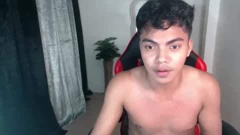 Snapshot of asianboyhunt chatting on October 2025 10:37:01 PM Fev online show from October 2025 10:37:01 PM