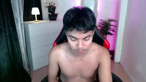 Snapshot of asianboyhunt chatting on November 2025 06:41:02 PM Fev online show from November 2025 06:41:02 PM