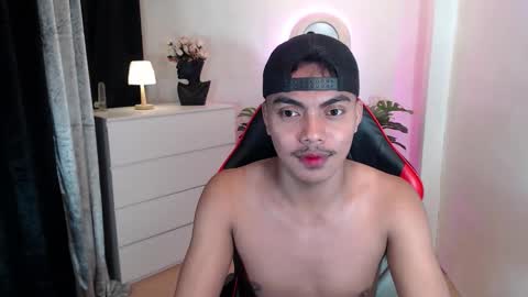 Snapshot of asianboyhunt chatting on November 2025 11:32:01 AM Fev online show from November 2025 11:32:01 AM