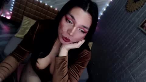 Snapshot of asiandollxxx4u chatting on June 2026 05:23:02 AM BELLA NOTCH online show from June 2026 05:23:02 AM
