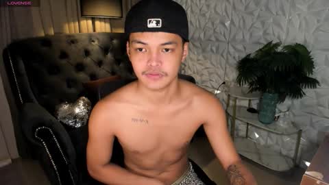 Snapshot of asianhugescott chatting on November 2025 05:26:02 PM VICTORIA SCOTT online show from November 2025 05:26:02 PM