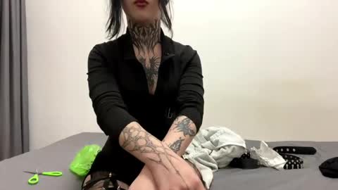 Snapshot of aslaourdi chatting on April 2026 06:05:01 PM aslaourdi online show from April 2026 06:05:01 PM