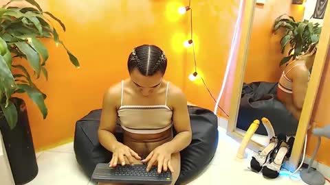 Snapshot of aslyhernandez chatting on January 2025 05:48:01 PM ASLY online show from January 2025 05:48:01 PM