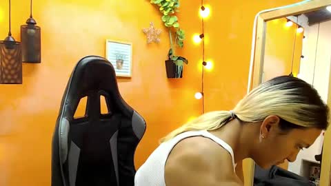 Snapshot of aslyhernandez chatting on January 2025 11:13:01 AM ASLY online show from January 2025 11:13:01 AM