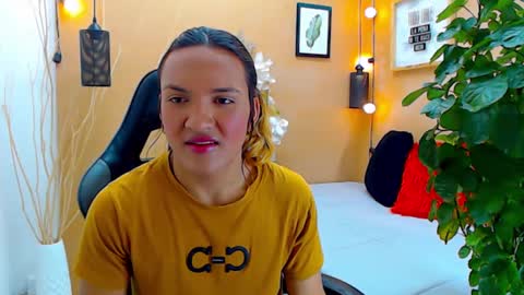 Snapshot of aslyhernandez chatting on September 2025 11:54:01 AM ASLY online show from September 2025 11:54:01 AM