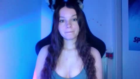 astradream_ online show from November 2025 11:18:01 PM