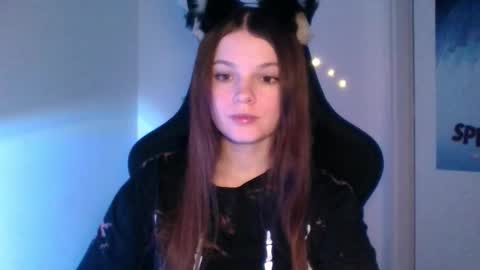 astradream_ online show from December 2025 09:43:02 PM