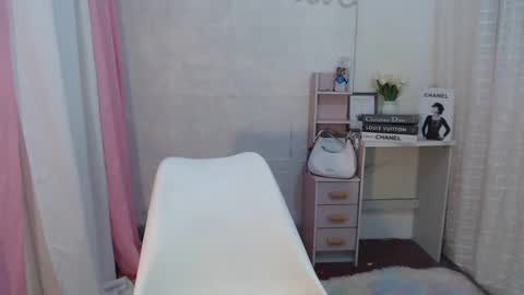 Anna online show from February 2025 06:19:01 PM