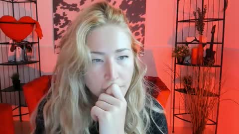 Snapshot of astramonroe chatting on September 2025 10:26:02 AM astramonroe online show from September 2025 10:26:02 AM