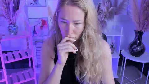 Snapshot of astramonroe chatting on September 2025 04:45:02 AM astramonroe online show from September 2025 04:45:02 AM