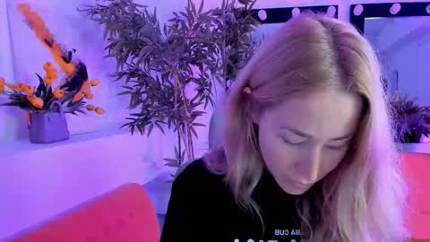 Snapshot of astramonroe chatting on September 2025 05:20:01 AM astramonroe online show from September 2025 05:20:01 AM