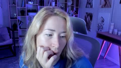 Snapshot of astramonroe chatting on September 2025 02:14:01 AM astramonroe online show from September 2025 02:14:01 AM
