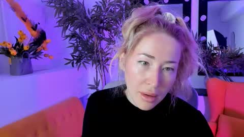 Snapshot of astramonroe chatting on September 2025 01:31:02 AM astramonroe online show from September 2025 01:31:02 AM