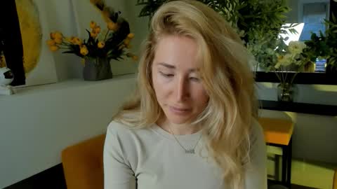 Snapshot of astramonroe chatting on October 2025 07:50:01 AM astramonroe online show from October 2025 07:50:01 AM