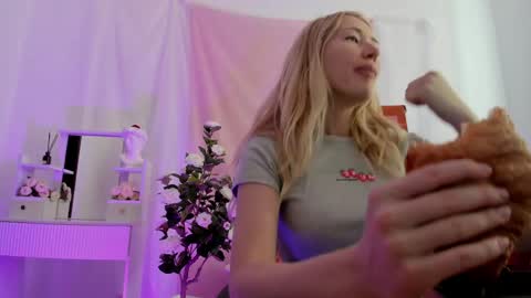 astramonroe online show from May 2026 04:30:02 AM