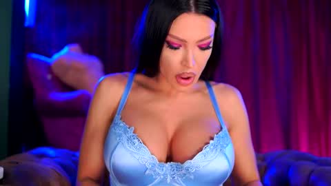 Astrid online show from February 2026 08:06:01 PM