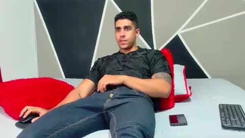 Snapshot of astromgrey chatting on January 2025 01:32:01 AM Astrom model independent online show from January 2025 01:32:01 AM