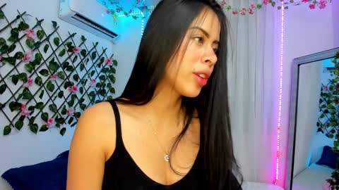 Snapshot of atenea_kros chatting on February 2025 10:41:01 AM Atenea online show from February 2025 10:41:01 AM