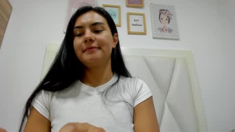 Snapshot of atilana_diaz chatting on May 2026 06:49:01 PM Atilana Diaz online show from May 2026 06:49:01 PM
