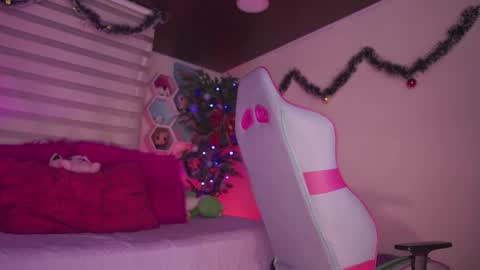 aura_rouss online show from December 2025 01:56:02 AM