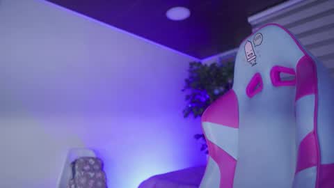 aura_rouss online show from February 2026 12:31:01 AM