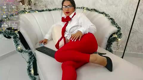 Aura sanders online show from December 2025 12:24:02 PM