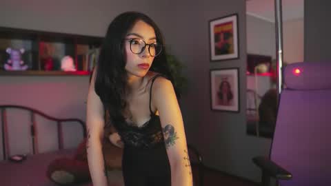  A U R A           online show from November 2025 03:18:02 AM