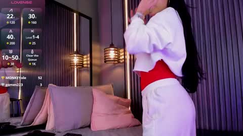 Aura online show from February 2025 03:38:01 PM