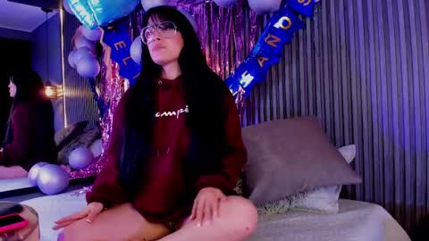 Aura online show from March 2025 12:47:01 PM