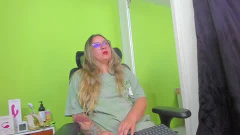 Aura Divina  online show from July 2026 04:19:01 AM