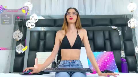 Snapshot of auraross chatting on December 2025 06:59:02 PM Aura online show from December 2025 06:59:02 PM