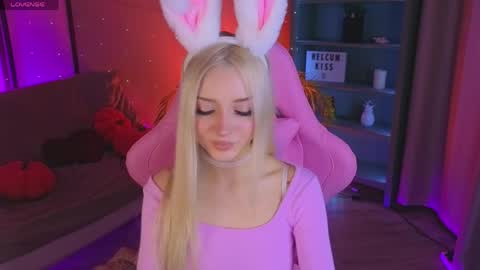 Snapshot of aurasanrise chatting on April 2026 08:39:01 PM Aura online show from April 2026 08:39:01 PM