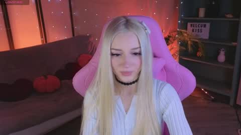 Snapshot of aurasanrise chatting on April 2026 09:02:01 PM Aura online show from April 2026 09:02:01 PM