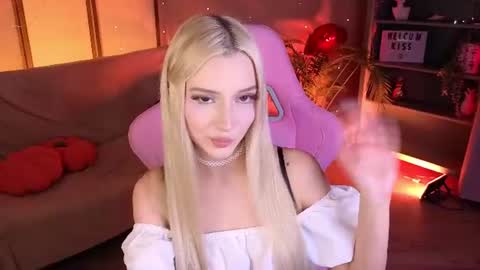 Snapshot of aurasanrise chatting on July 2026 08:44:02 PM Aura online show from July 2026 08:44:02 PM