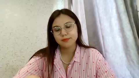 Snapshot of aurora_breeze chatting on August 2026 08:02:01 AM Kiara Xanthe online show from August 2026 08:02:01 AM