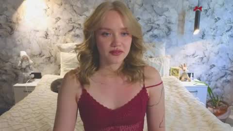 Snapshot of aurora_golden chatting on July 2026 11:27:01 AM Kate online show from July 2026 11:27:01 AM