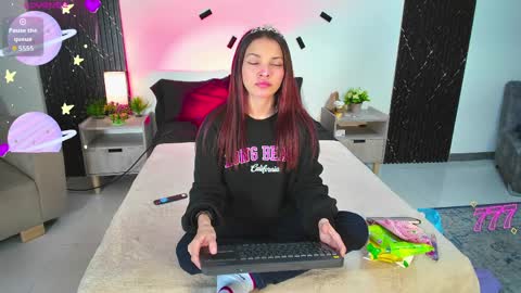 Snapshot of aurora_petitee chatting on April 2026 12:27:01 PM Aurora online show from April 2026 12:27:01 PM