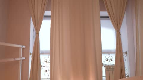 Aurora online show from October 2025 08:00:02 AM